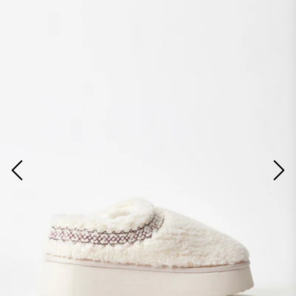 Shoe Dazzle Cozy Cream Fuzzy Slippers - Picture 3 of 5